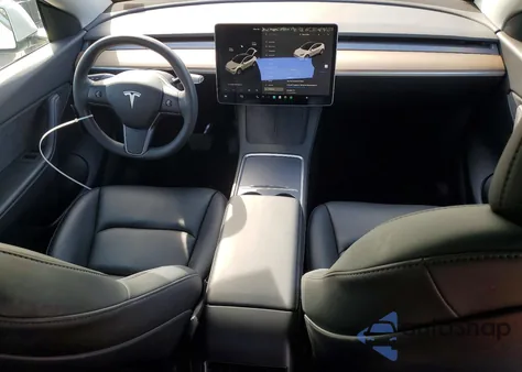 2022 Tesla Model Y z USA, uszkodzony, nr VIN 7SAYGDEE8NF372434